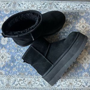 UGG Classic Mini Platform- Black